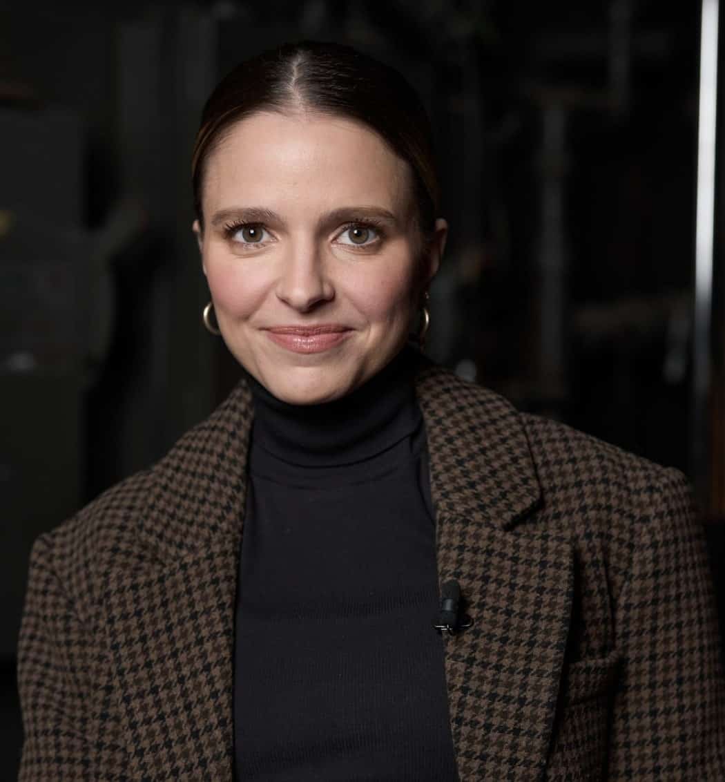 L'actrice devient brunette et c'est WOW