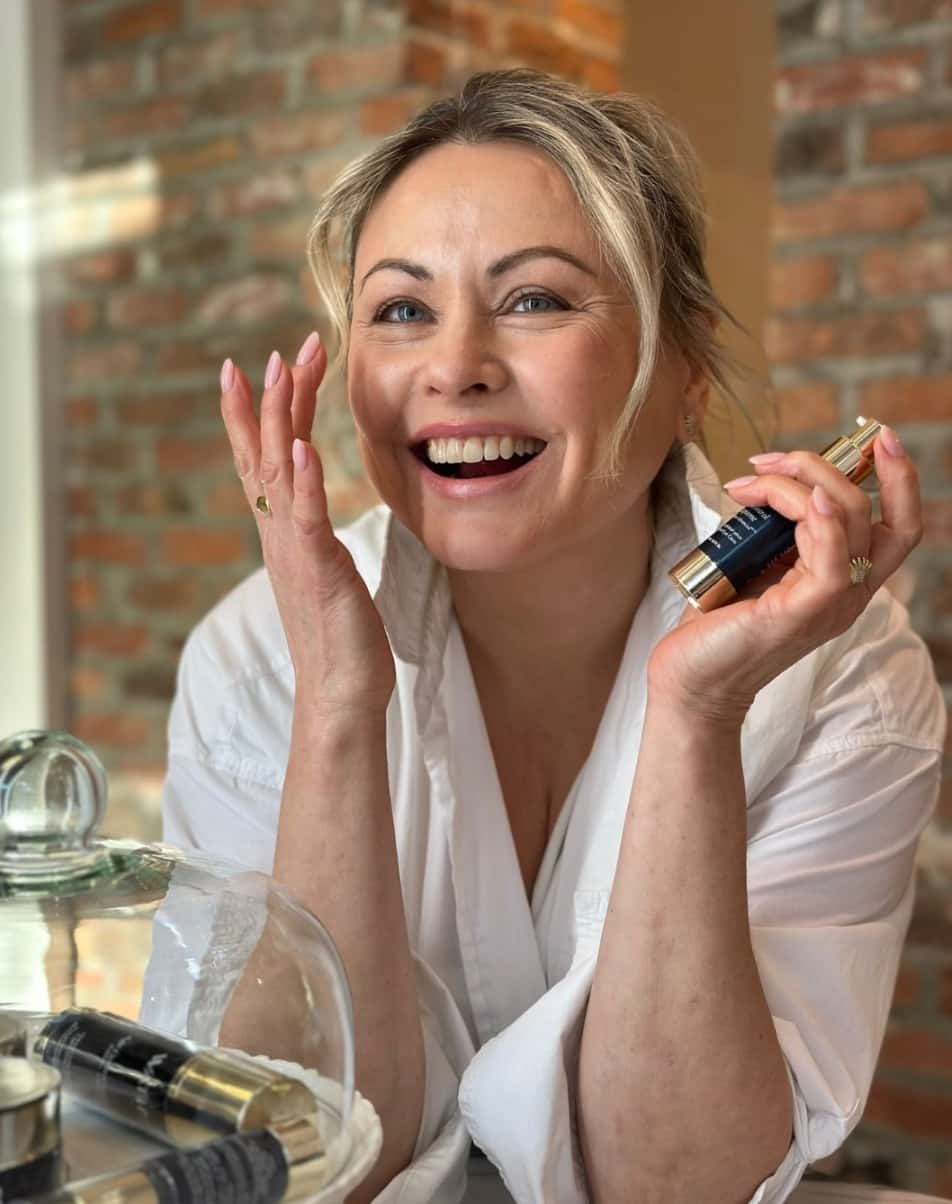 Une crème contour yeux anti-âge miraculeuse