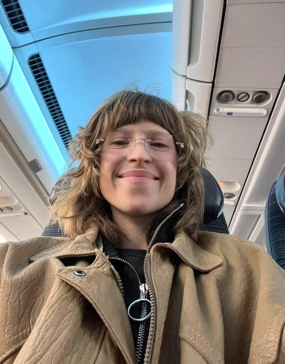 Plus féline que jamais en bikini en voyage 