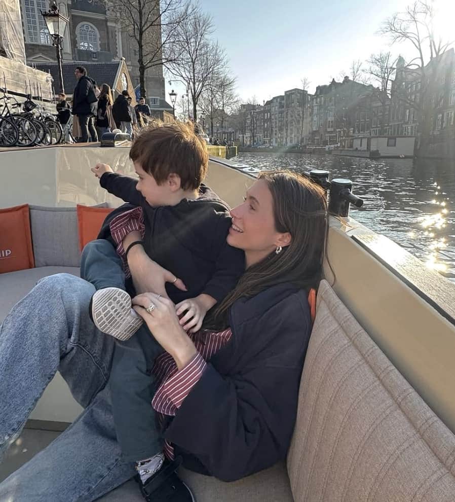 Critiquée pour une photo de voyage, elle réagit