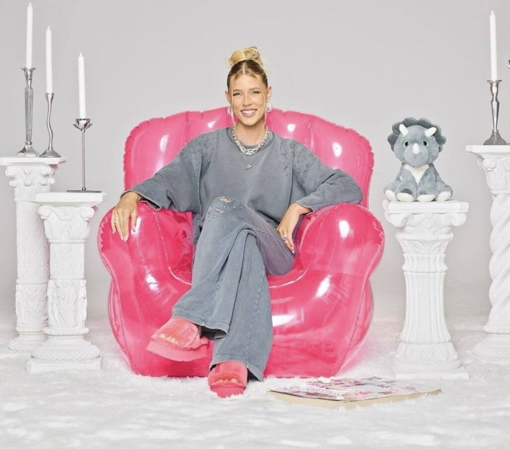 Elle ramène le «Barbiecore» avec ce microbikini 