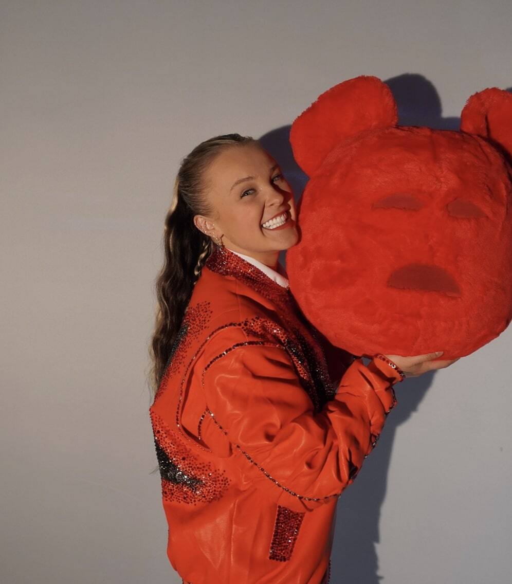 Sa chevelure chandelier fait jaser