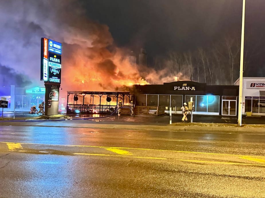 The Ravage Quebec Building Un incendie suspect ravage ce restaurant de la Rive-Nord de Montréal ...