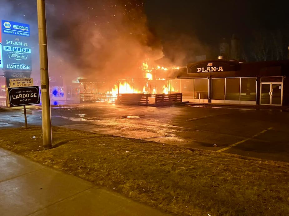 The Ravage Quebec Building Un incendie suspect ravage ce restaurant de la Rive-Nord de Montréal ...