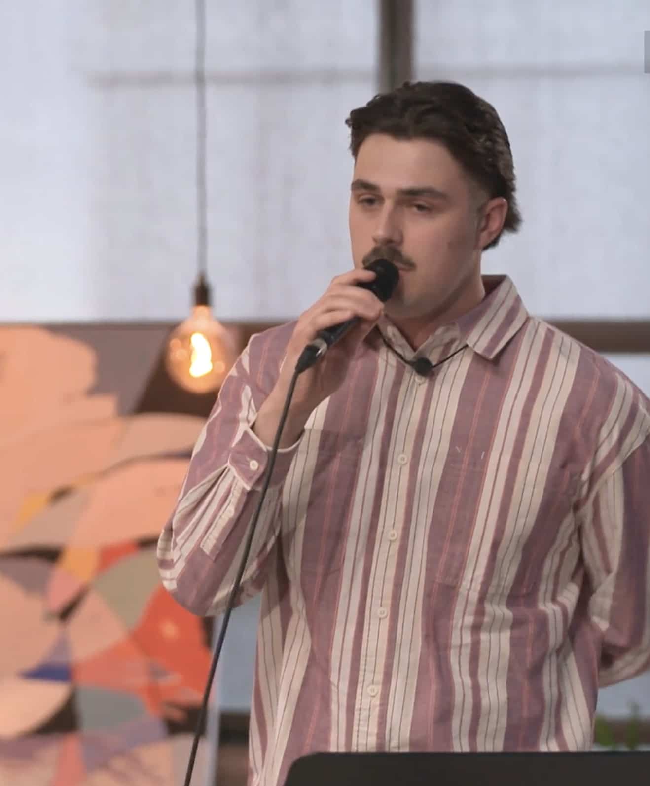 La performance de Joël crée un malaise