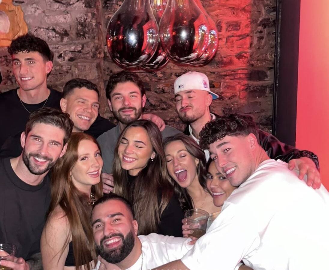 Ce couple partage une chaude séance photo à deux