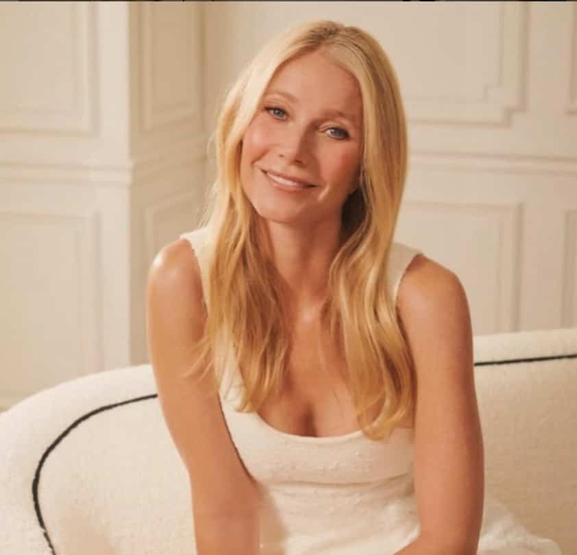 Elle porte LA robe la plus en vogue de l’été 2025