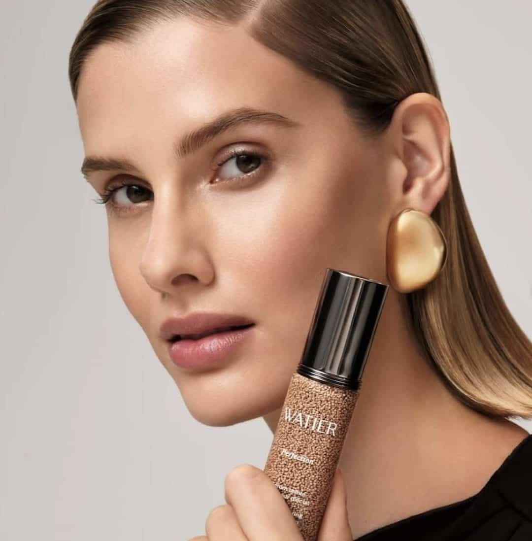 Ce sérum est comme un verre d'eau facial