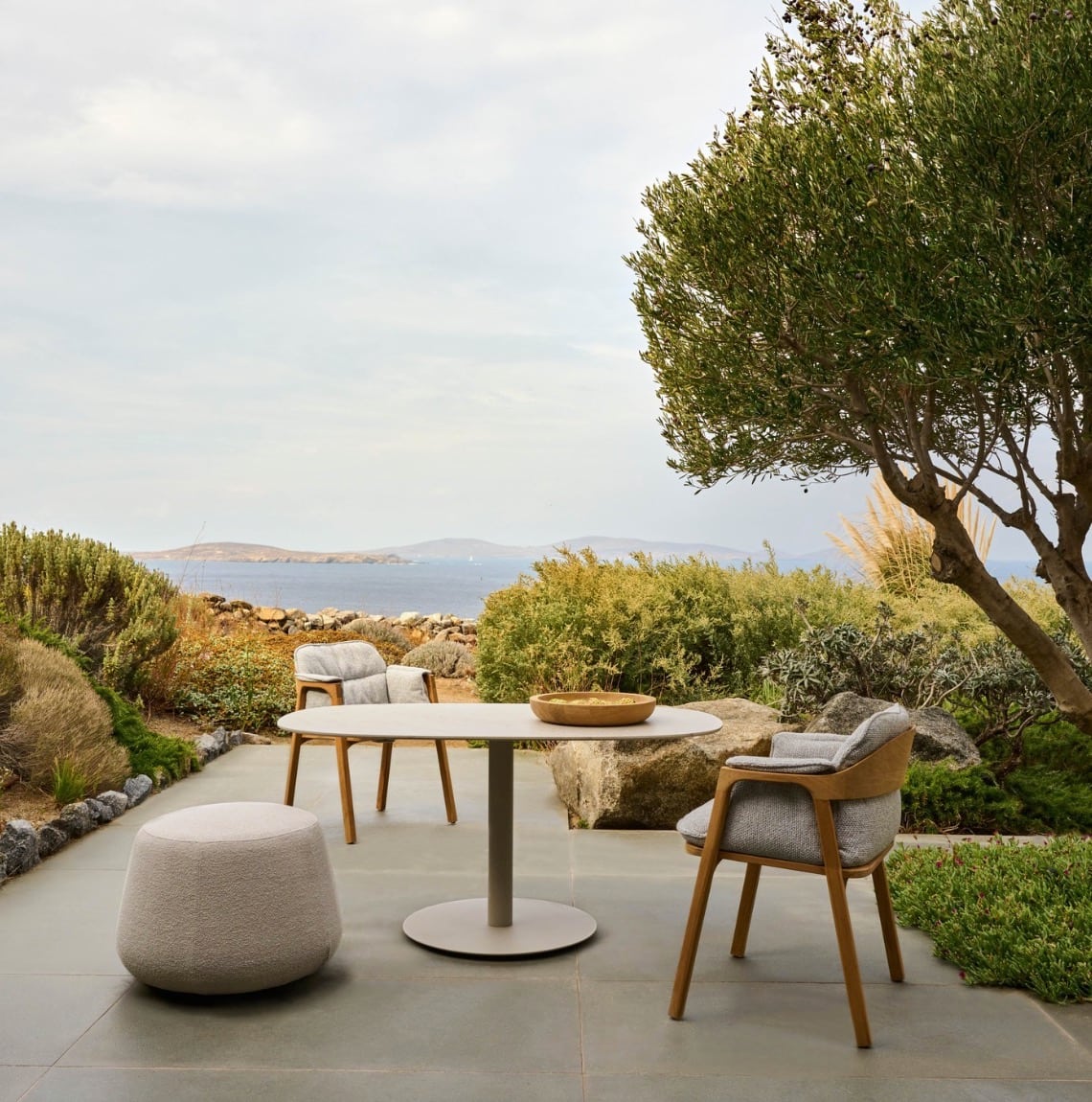 8 meubles pour l’intérieur ET l'extérieur 