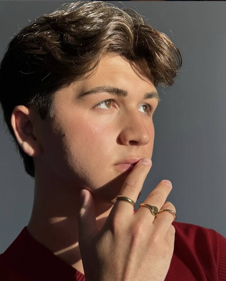 Il présente son récent changement