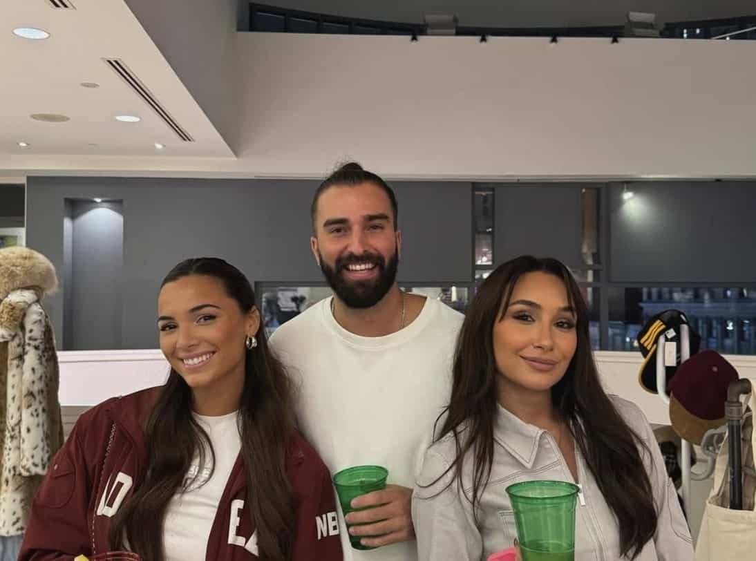 Il reçoit une dose d'amour de sa cohorte