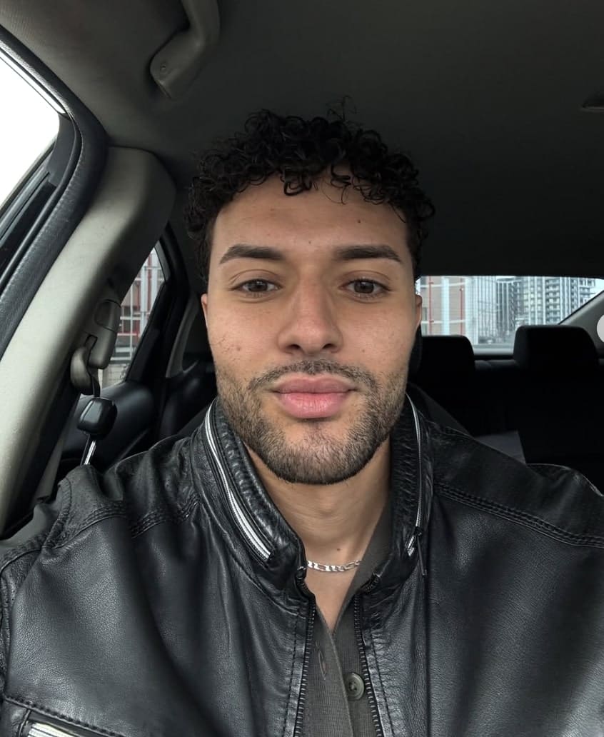 Il dévoile être en couple