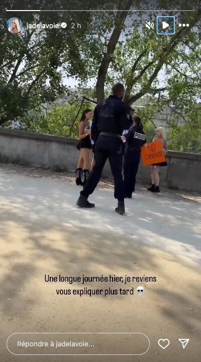 La vedette québécoise d’OnlyFans Jade Lavoie interpellée seins nus devant la tour Eiffel à Paris