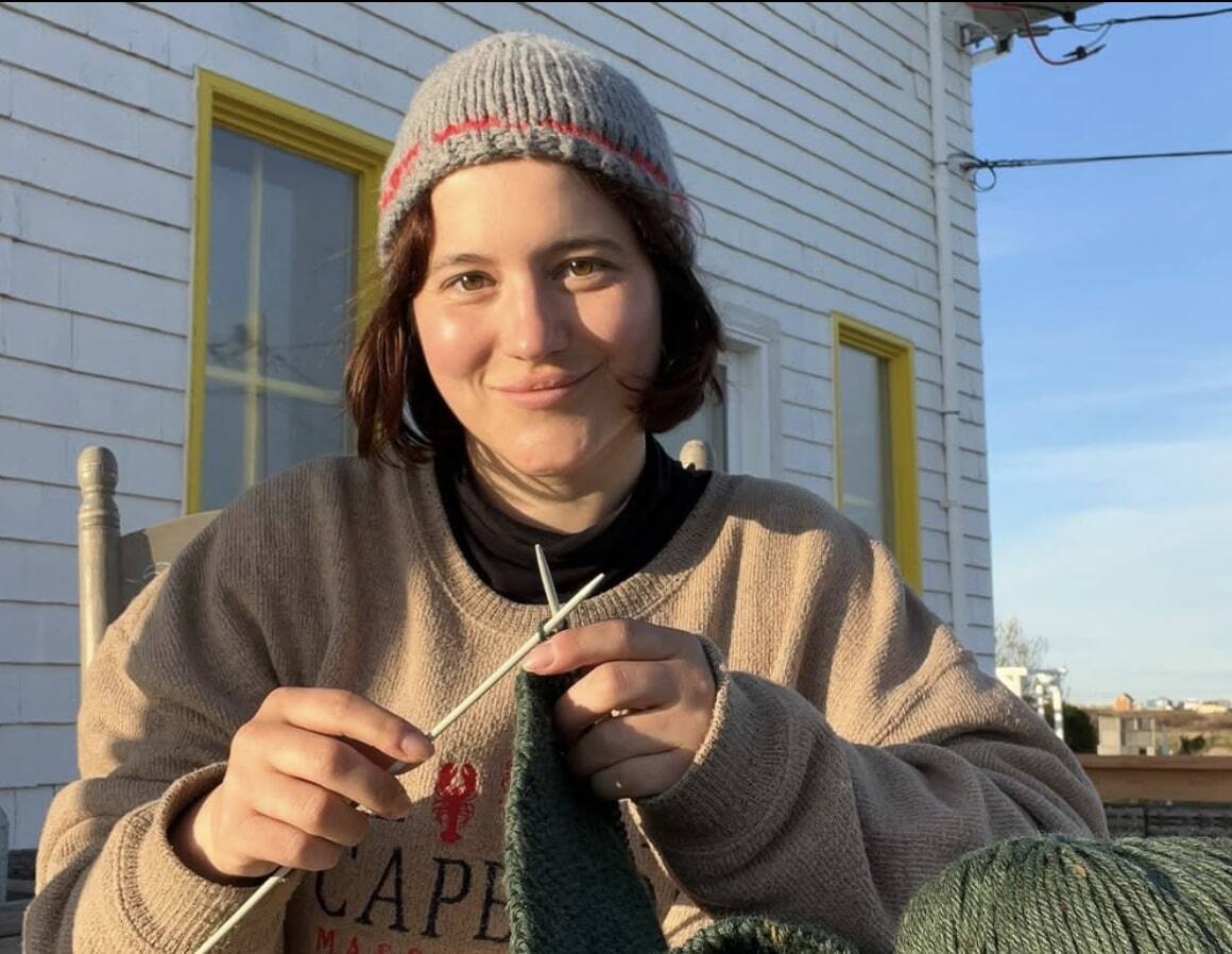 Elle présente le nouveau membre de sa famille