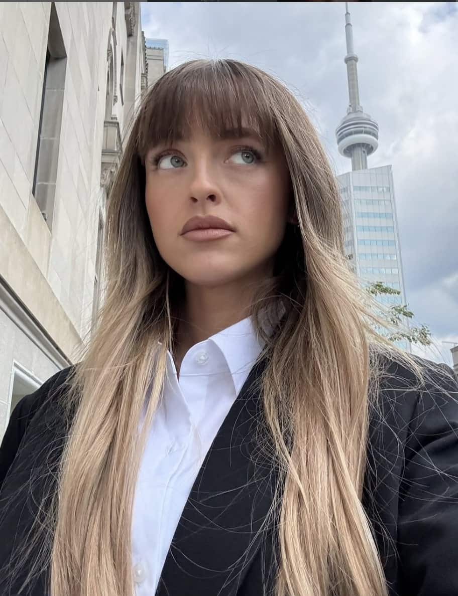 La transparence de son look nous laisse bouche bée