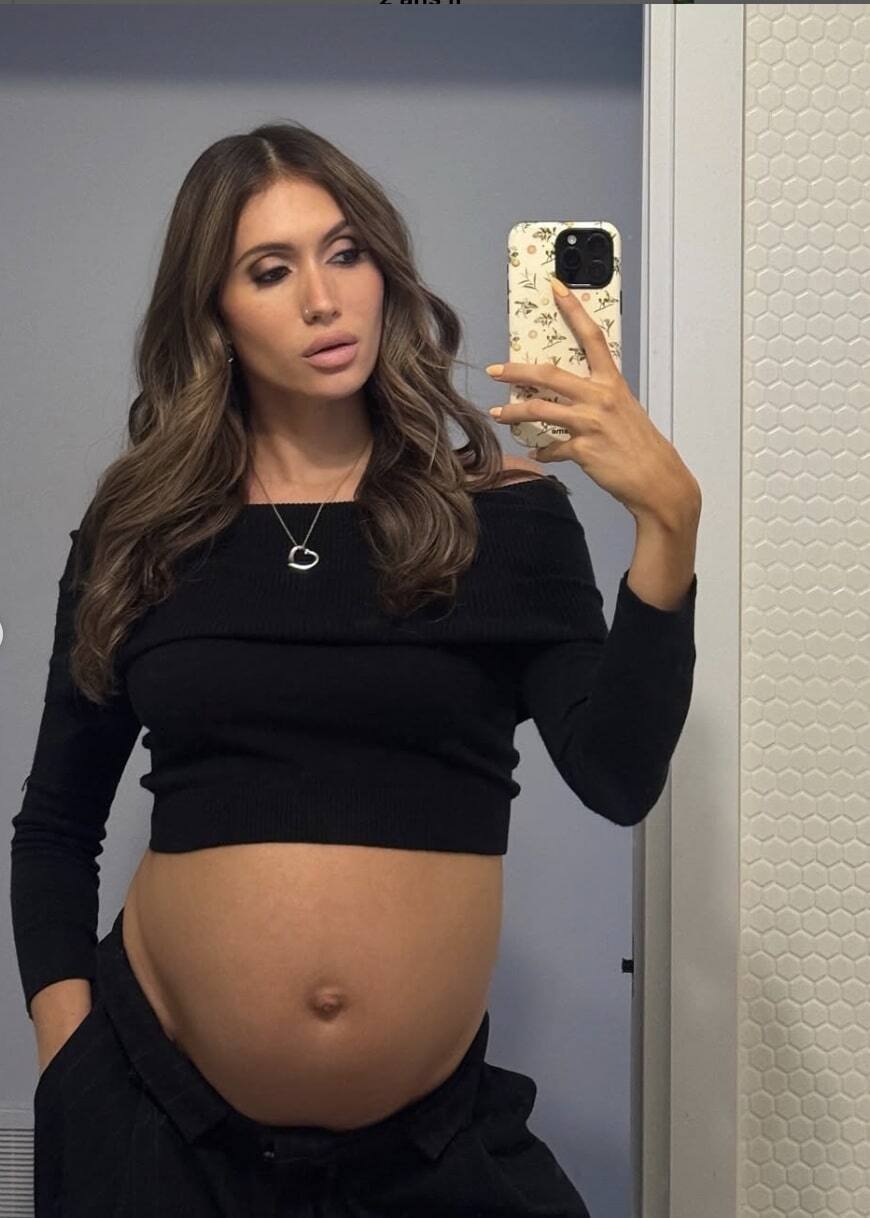  Enceinte, elle fait une précision sur ses lèvres