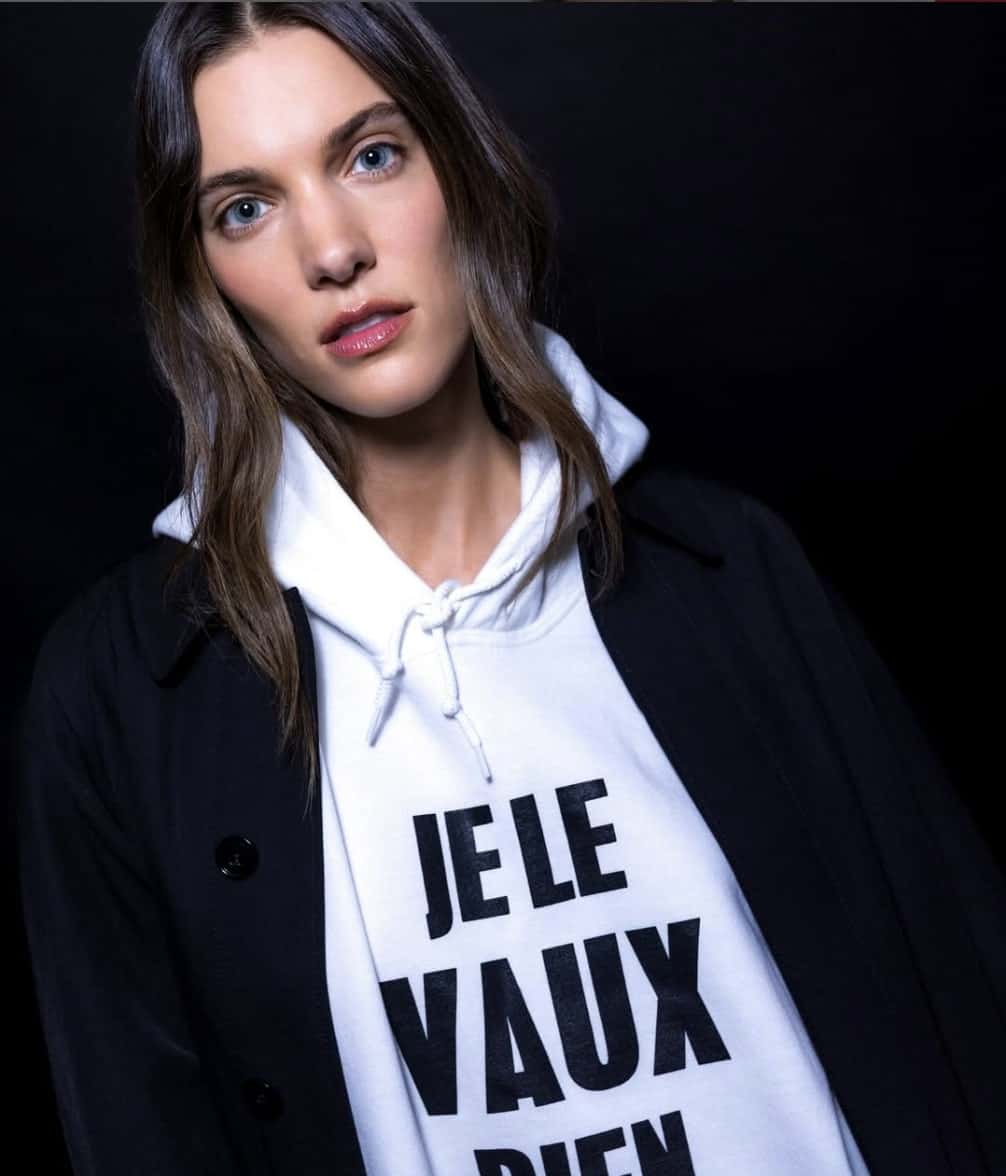 Charlotte Cardin ajoute une corde à son arc