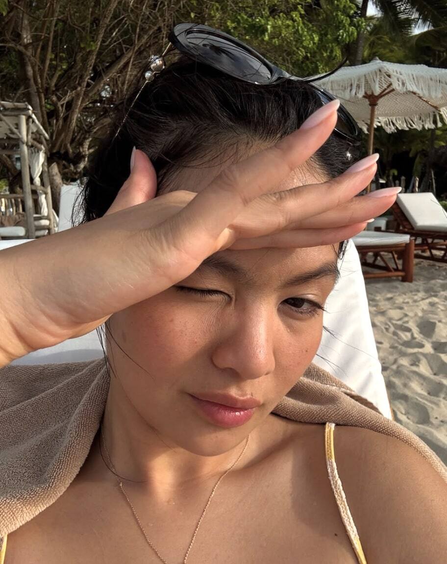 Cette couleur de vernis sublime un bronzage