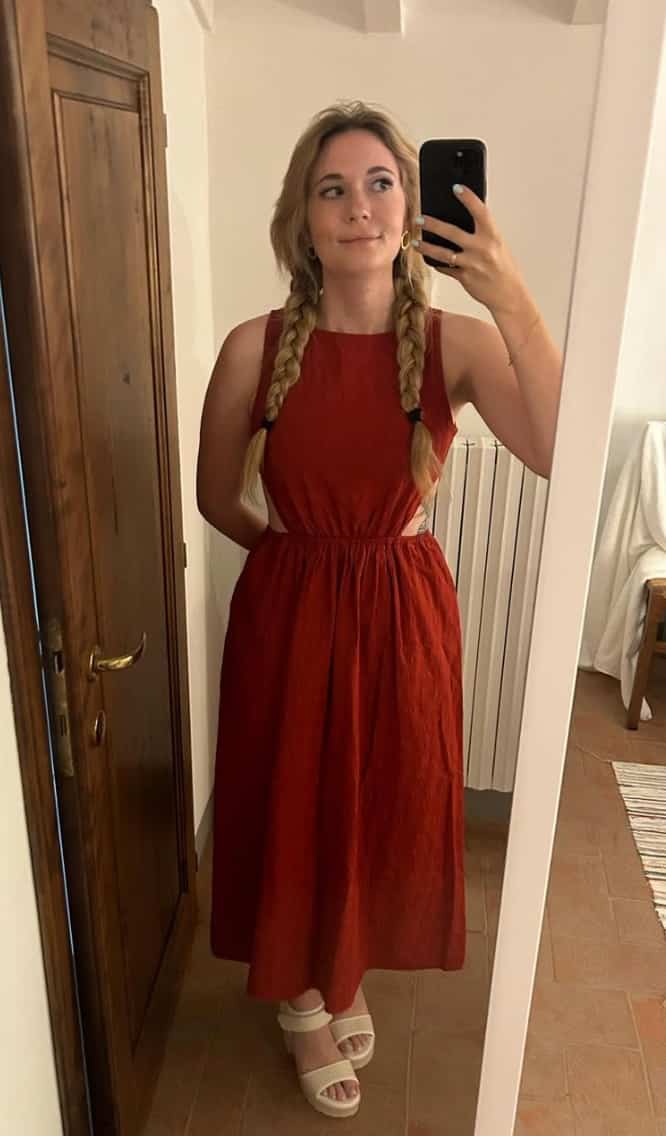 Rosalie Vaillancourt coupe ses cheveux