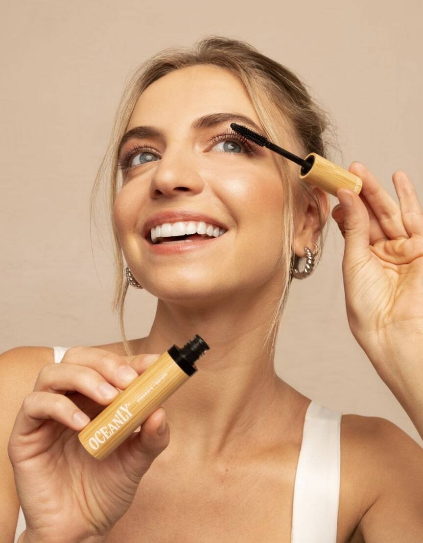 Elle présente sa routine maquillage d'été 