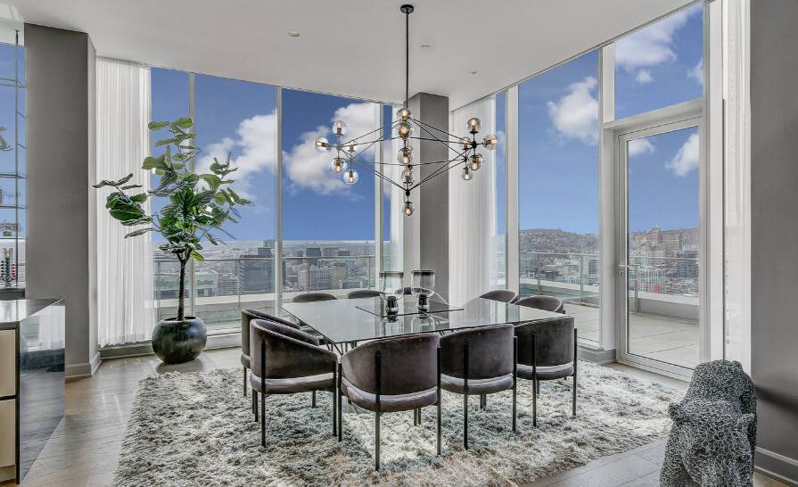 Tech Penthouse Condominium With Guest Quarters Reference: Transaction De La Semaine Un Champion De La Tech Vend
