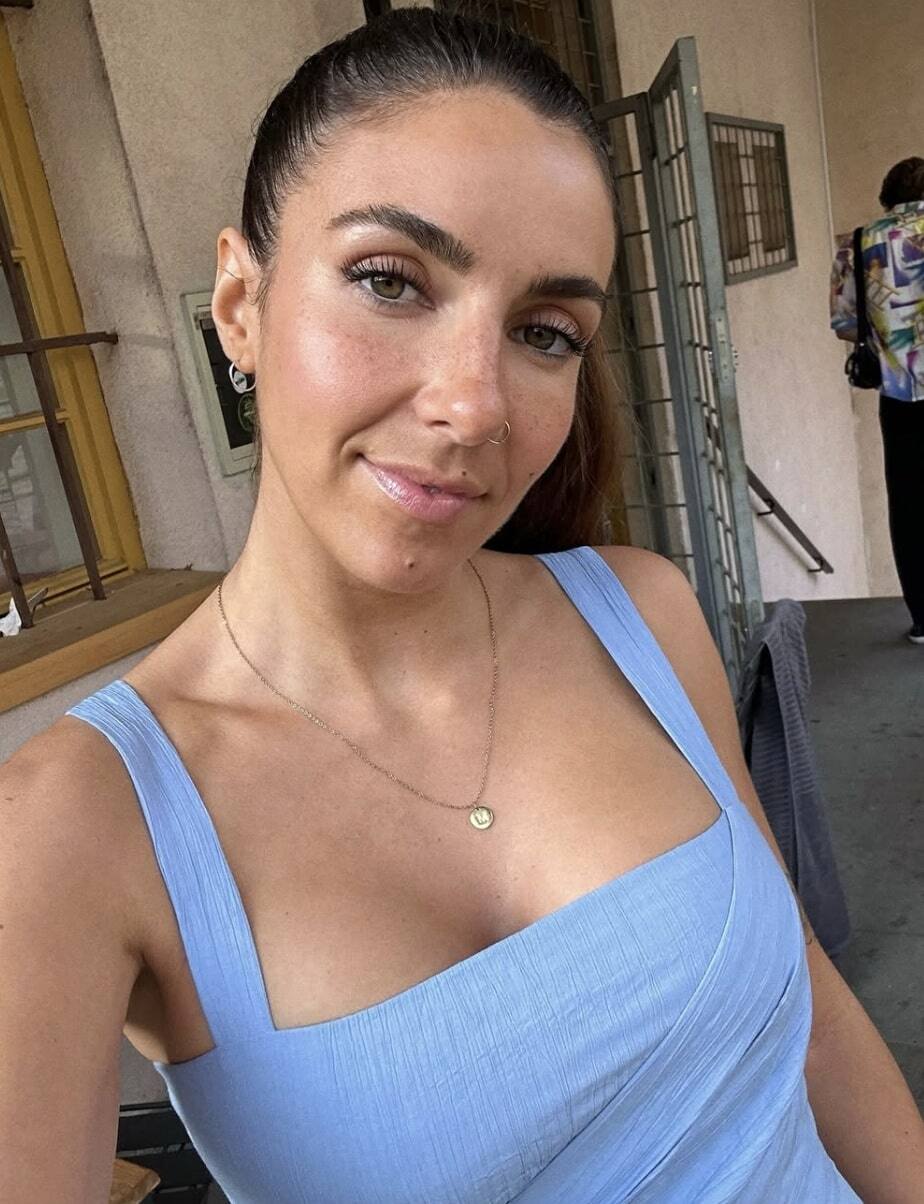 Rafaëlle Roy défie la canicule en bikini à Cigale