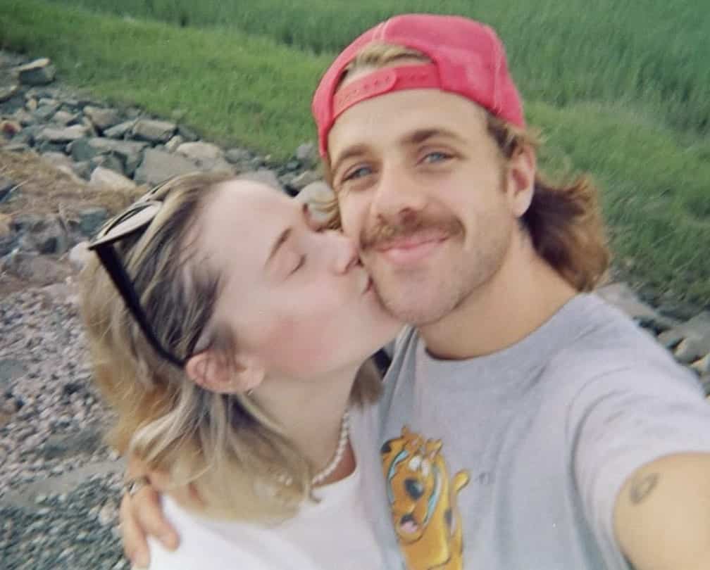 Il se joint à la distribution de cette série culte