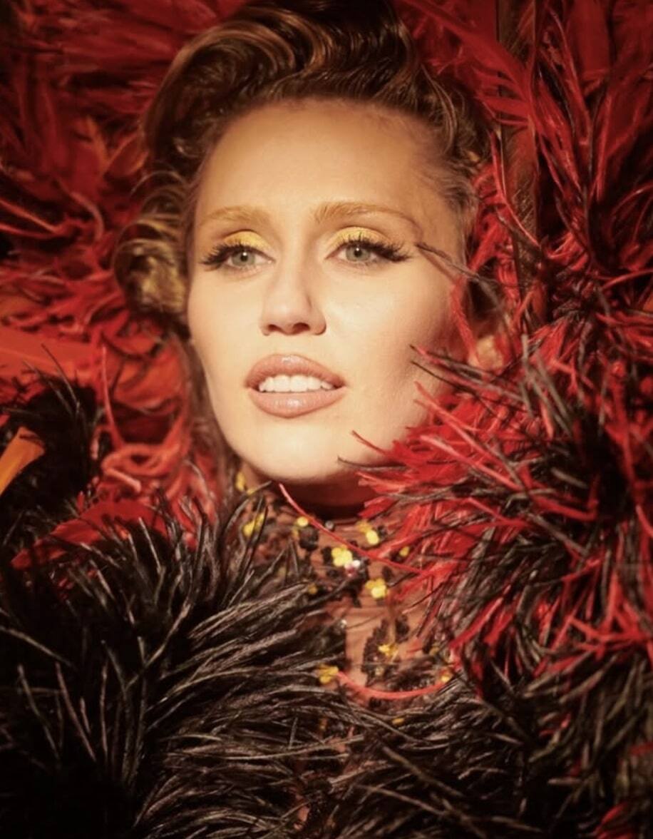 Sa nouvelle apparence fait jaser