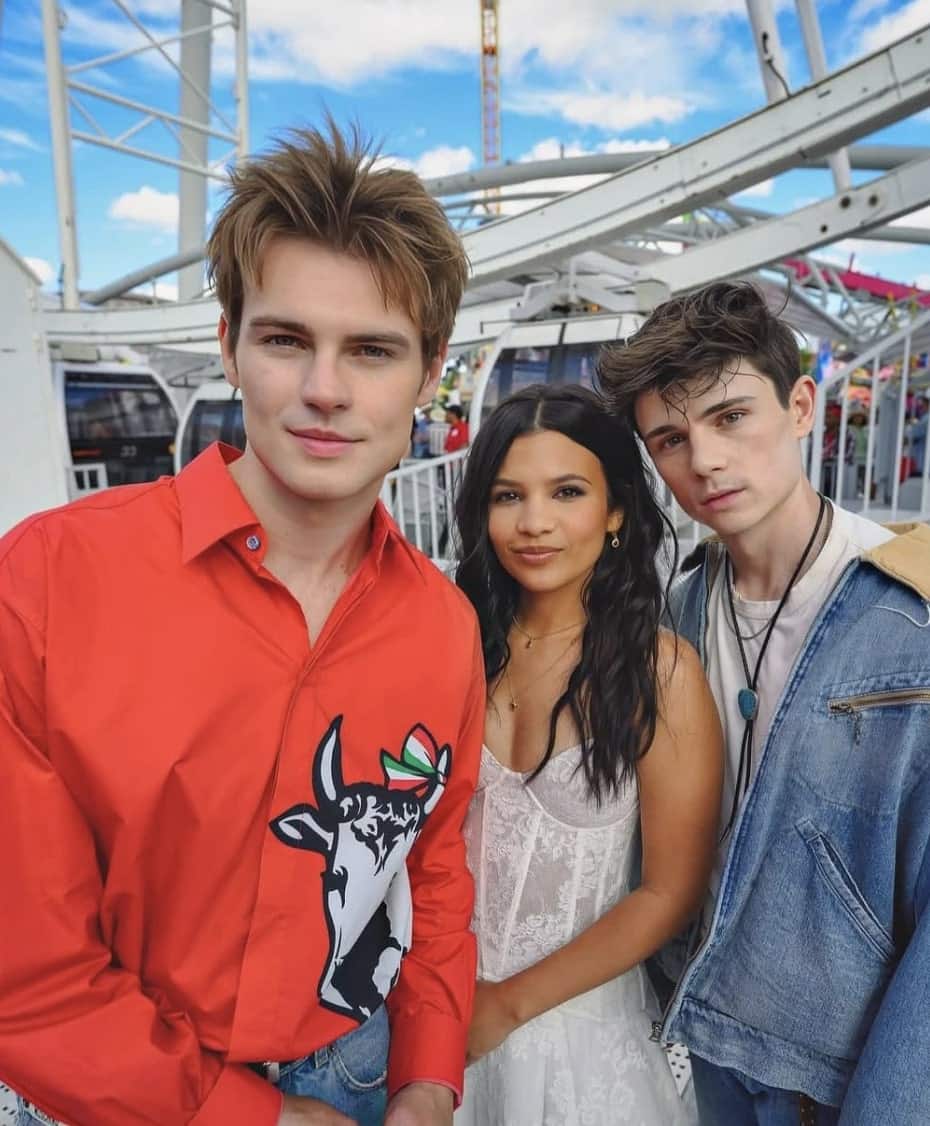 Rumeurs de romance hors-caméra pour ces acteurs