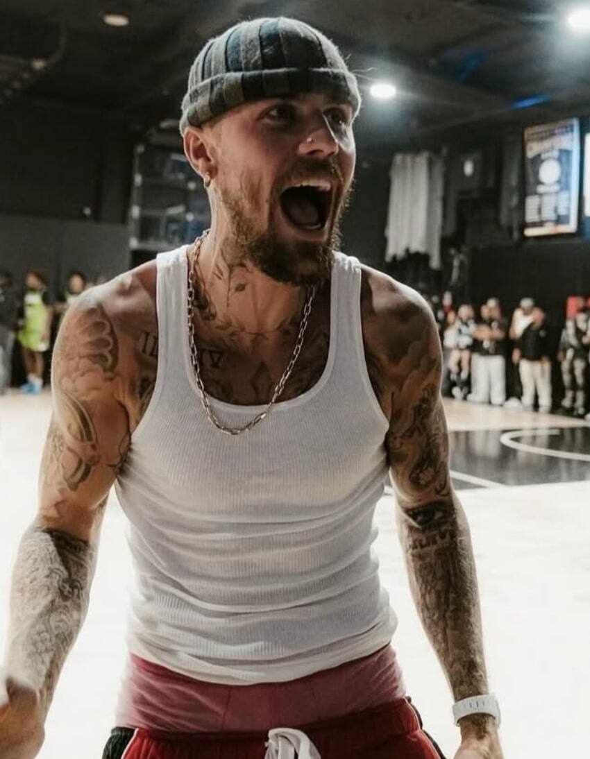 Il fait une grande annonce surprise