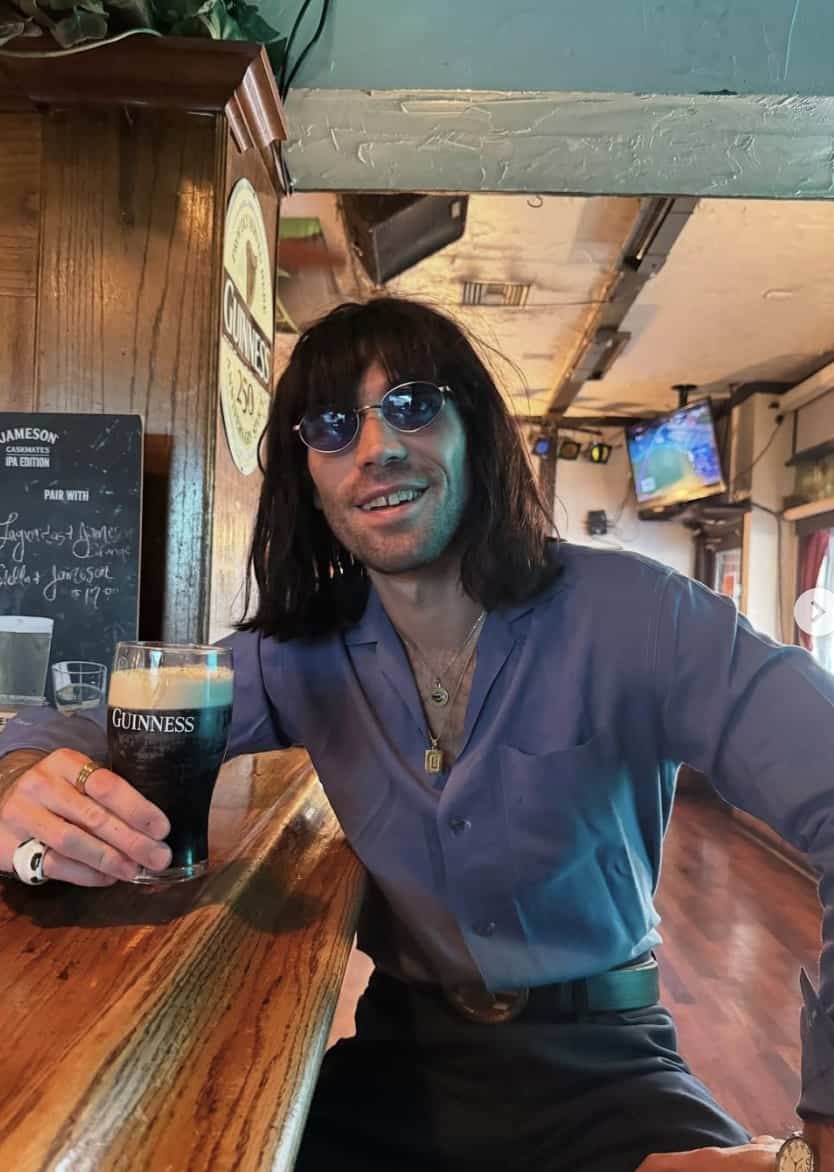 Qui est l'ancien de Riverdale derrière le musicien