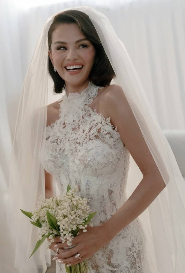 Selena Gomez dévoile ses trois robes de mariage