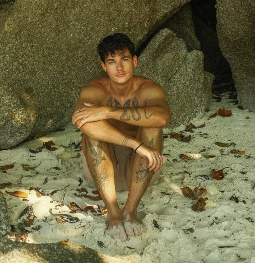 L'influenceur prend une pause des réseaux sociaux