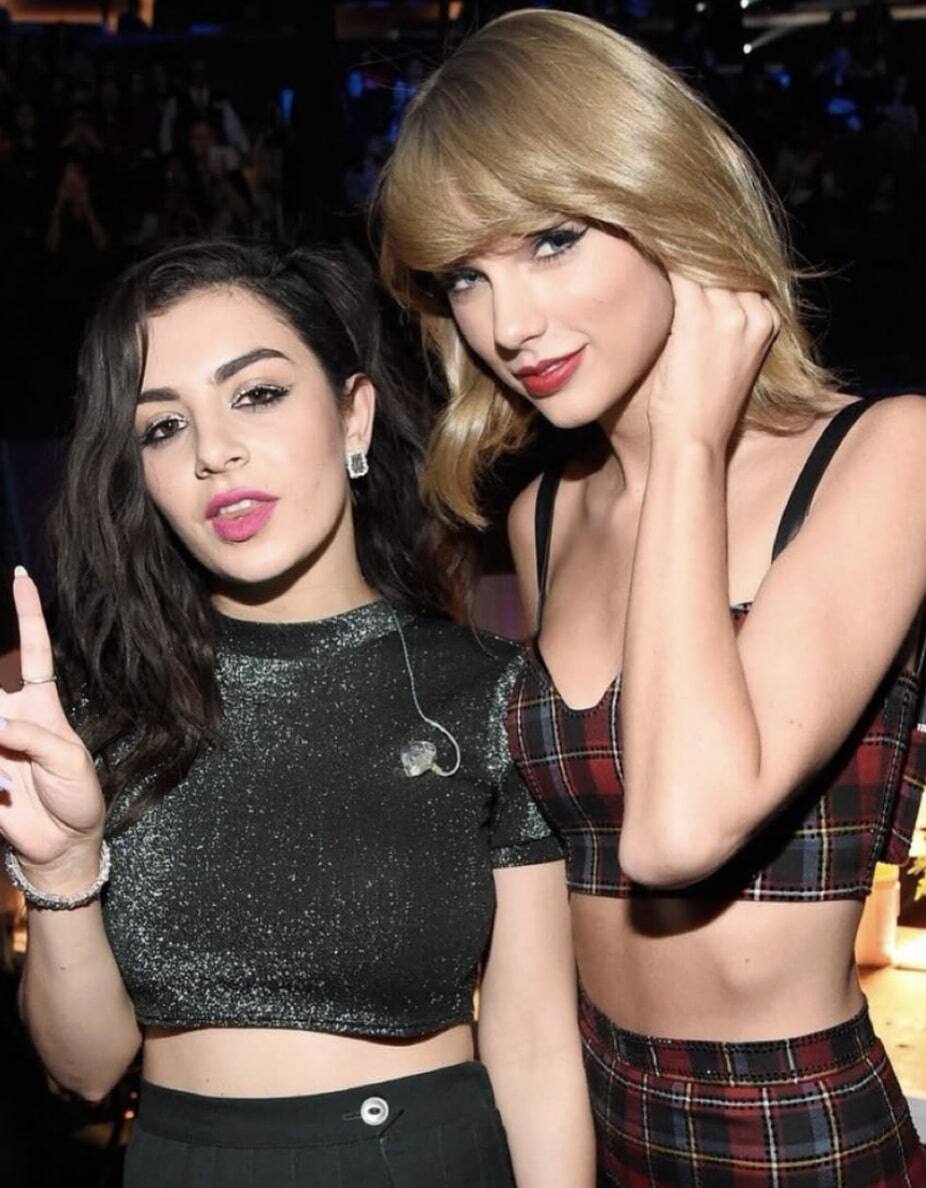 Sa nouvelle chanson viserait cette Charli XCX