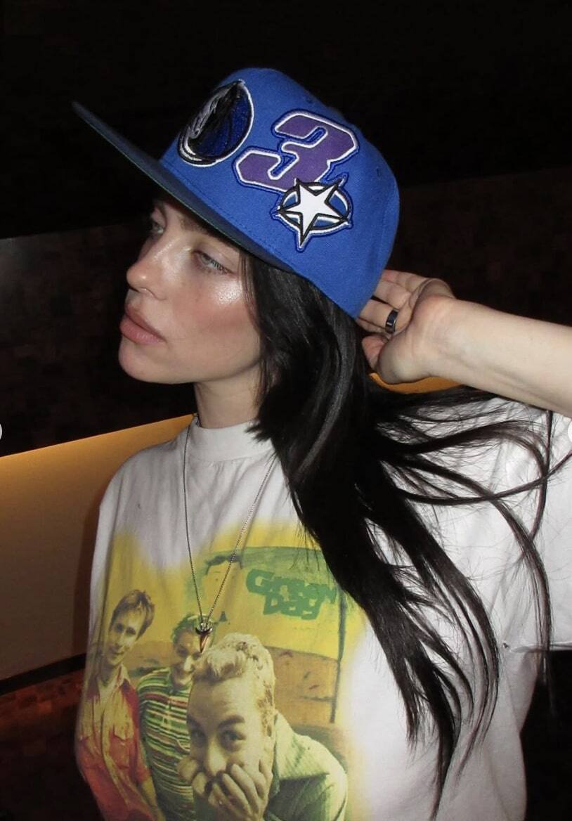 Elle se fait violemment agripper par un fan