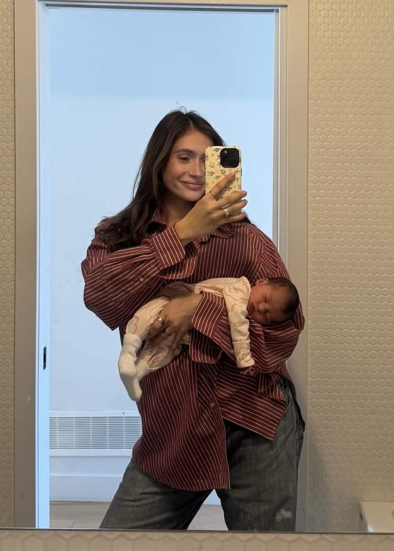 Elle fait fondre toutes ses injections au visage