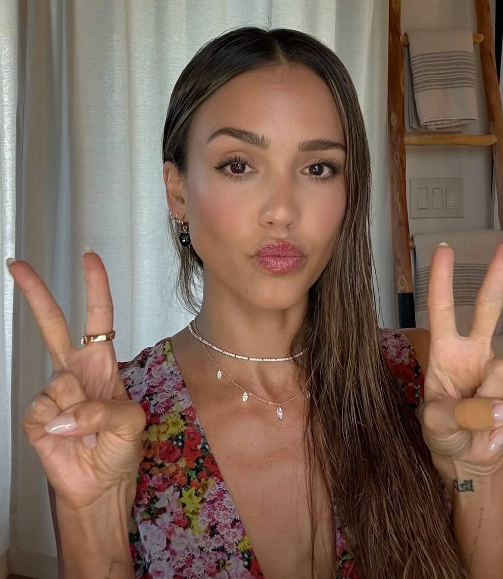 Nu-fesses, Jessica Alba se fait remarquer