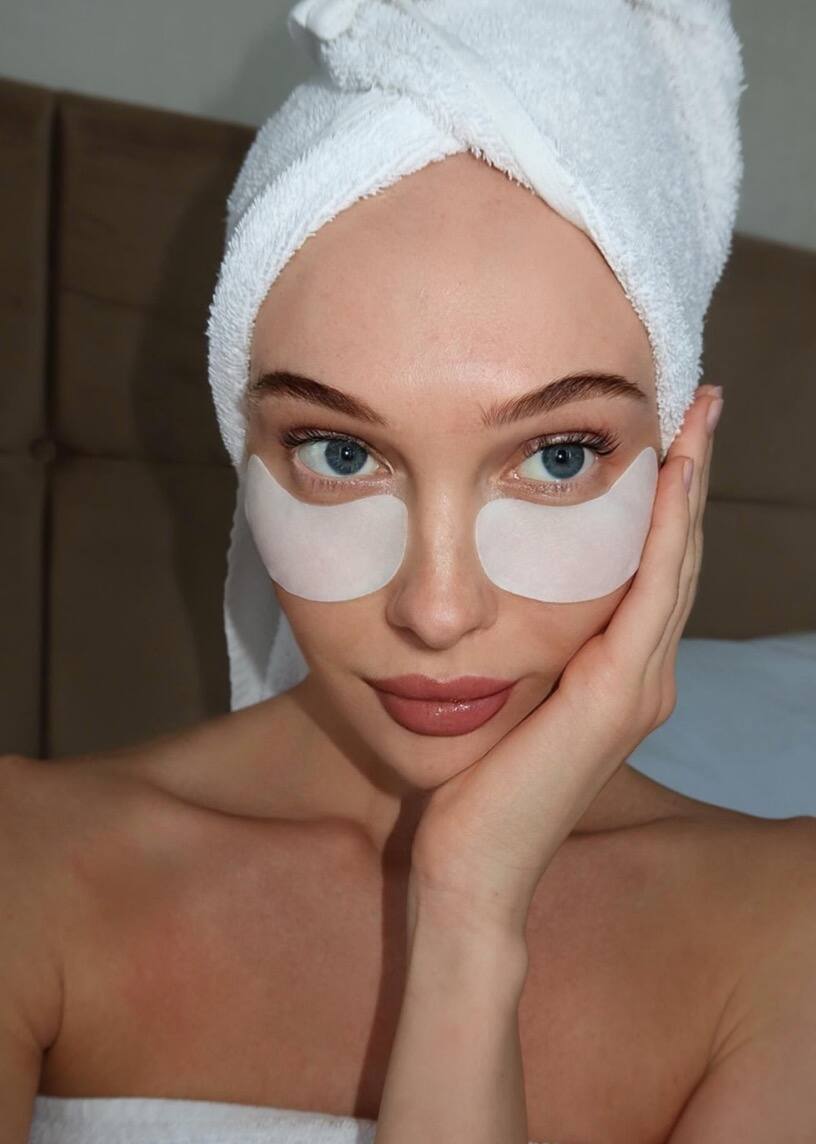 Effacez vos cernes en dormant dans cette position