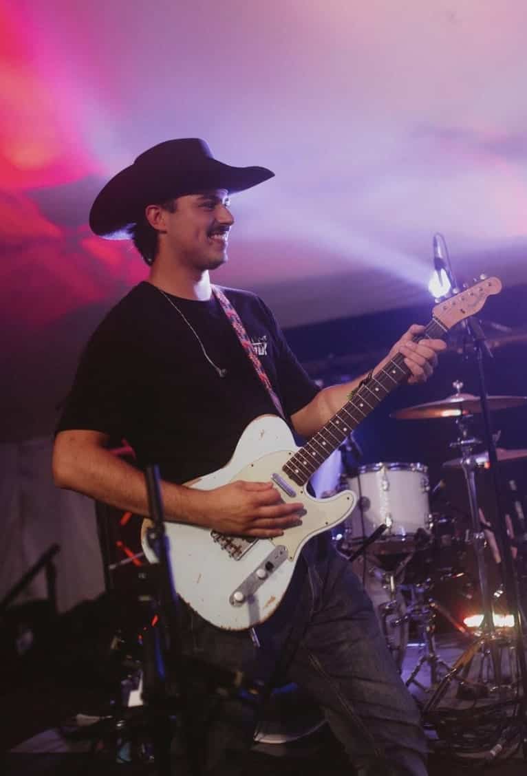 Il nous en dit plus sur Romie et lui