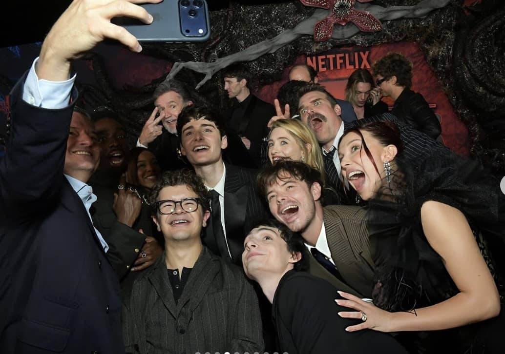 Millie Bobby Brown et David Harbour ensemble 