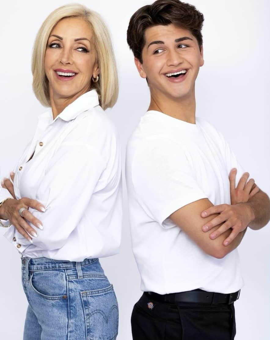 Appuyé par sa mère après une vague d'intimidation