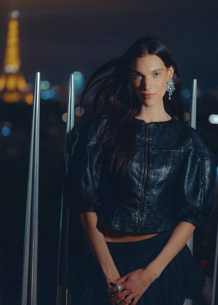 Des archives dans une séance photo sensuelle