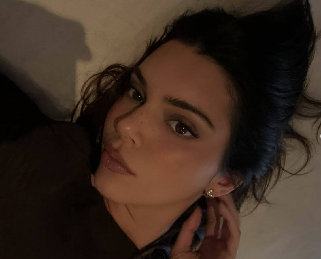 Encore plus nue dans un carrousel à la plage