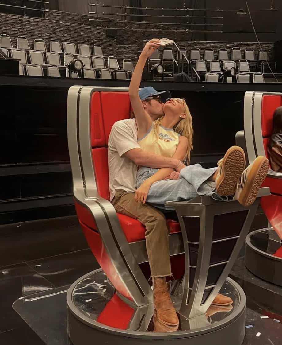 L'acteur partage des messages cryptiques