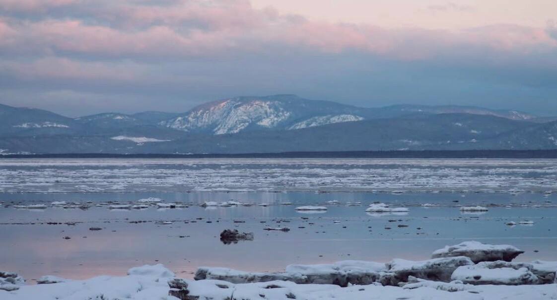 Une femme en paddle board doit être secourue sur le fleuve en plein mois de décembre près de Rivière-du-Loup