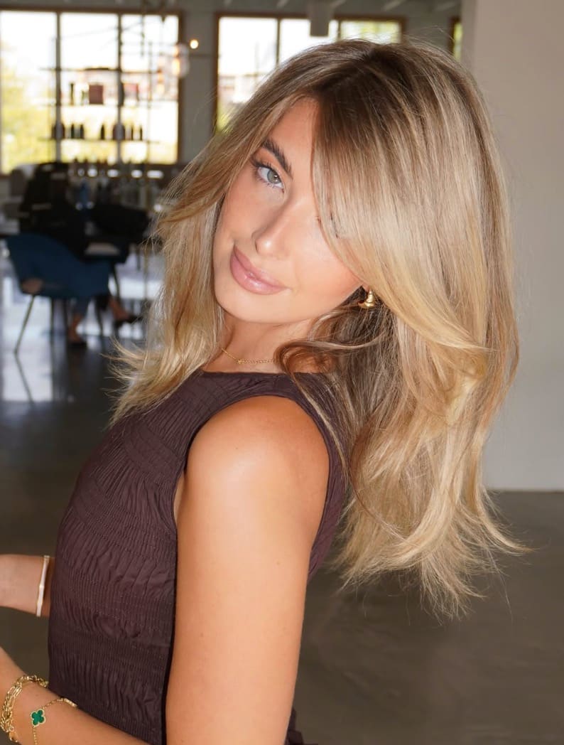 7 couleurs de cheveux rajeunissantes à essayer 