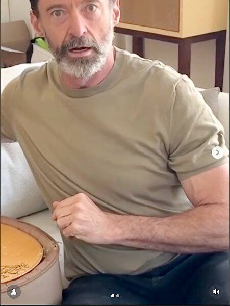 [VIDÉO] Hugh Jackman a reçu un cadeau de Neil Diamond qui l’a ...