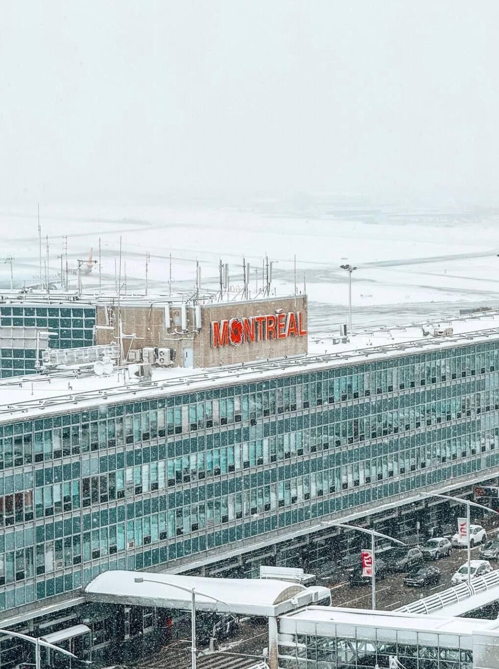 La neige retarde ou annule des vols ce lundi