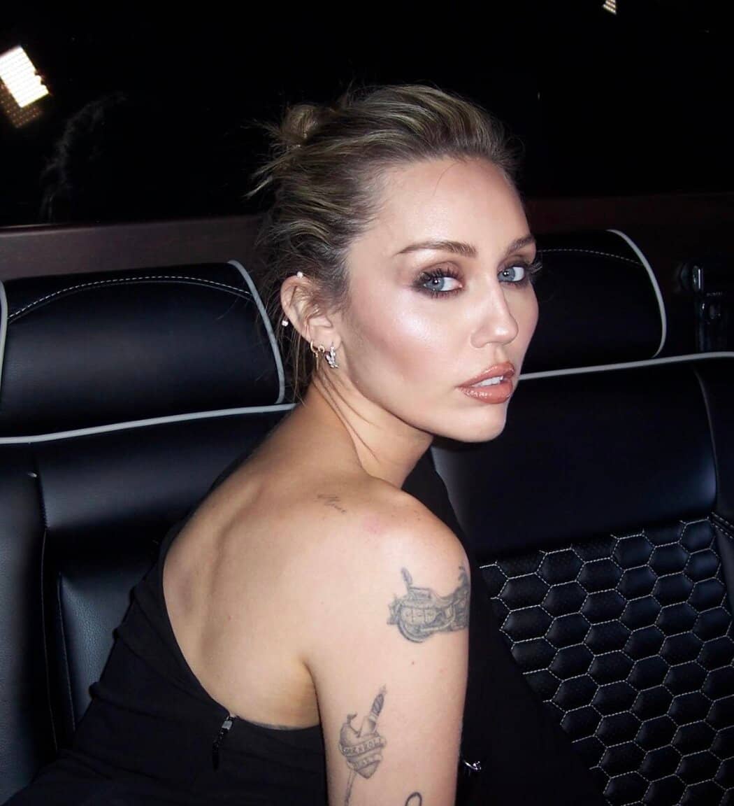 Elle dévoile un nouveau tatouage