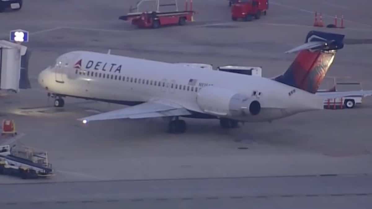 Un passager tente de forcer la porte du cockpit d'un avion Delta à Houston